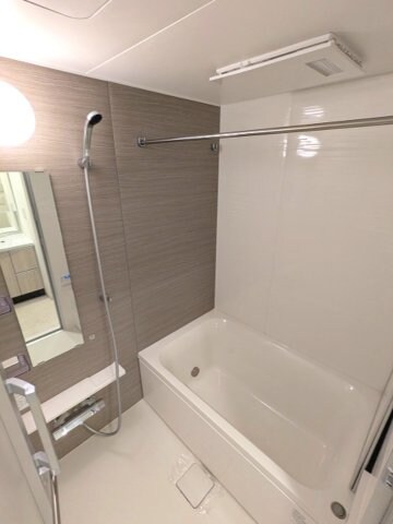 物件内観写真5　(追焚オートバス、浴室換気乾燥機)