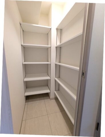 物件内観写真10　(シューズインクローゼット)