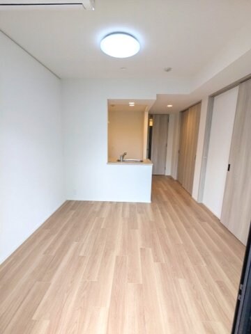 物件内観写真25　(カウンターキッチン、インターネット無料、リビング各洋室にエア)