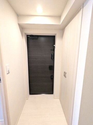 物件内観写真17　(ディンプルキーのダブルロックとタッチキーのセキュリティ、人感)