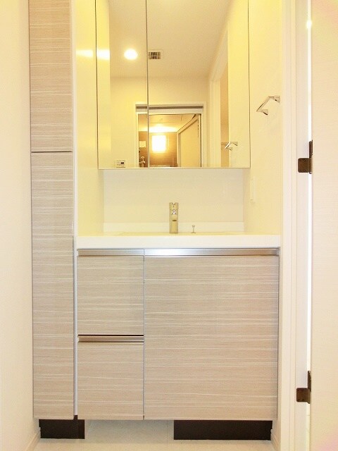 物件内観写真9　(パークアクシス上野三丁目の独立洗面室です)