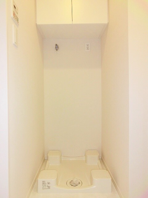 物件内観写真21　(パークアクシス上野三丁目の排水溝掃除しやすい足高防水パンです)