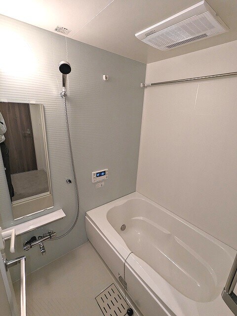 物件内観写真5　(追焚オートバス、浴室換気乾燥機)