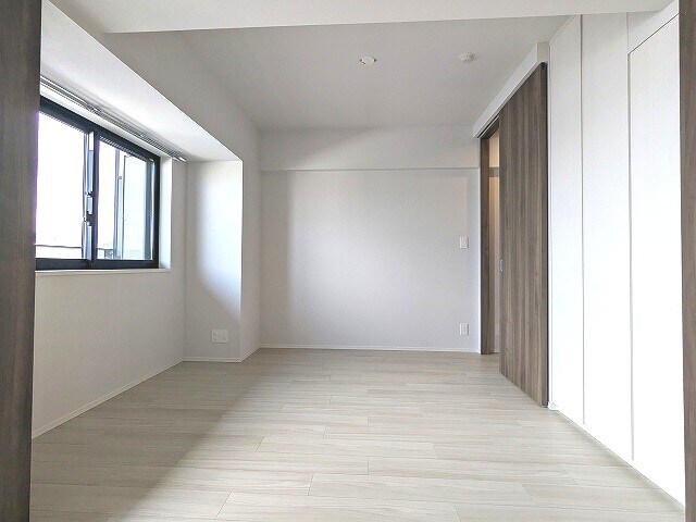 物件内観写真7　(5.7帖洋室)