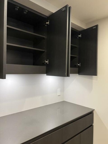 物件内観写真18　(食器棚)