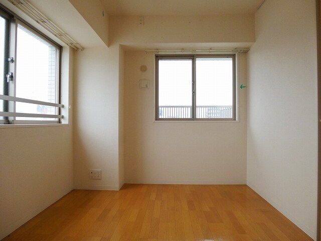 物件内観写真7　(６帖の洋室です)