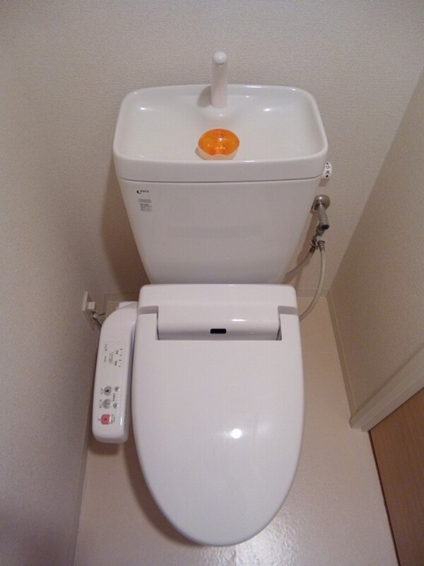 トイレ(温水洗浄便座です)
