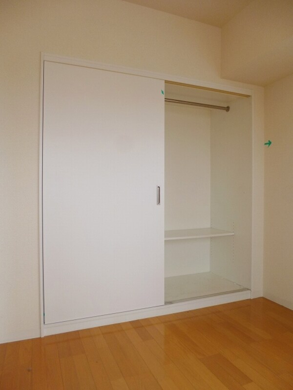 建物設備(６帖のクローゼットスライドドアで室内広く使えます)