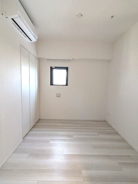 物件内観写真8　(4帖洋室2-7Fは窓無です)