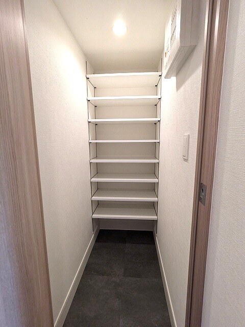 物件内観写真13　(シューズインクローゼットです)