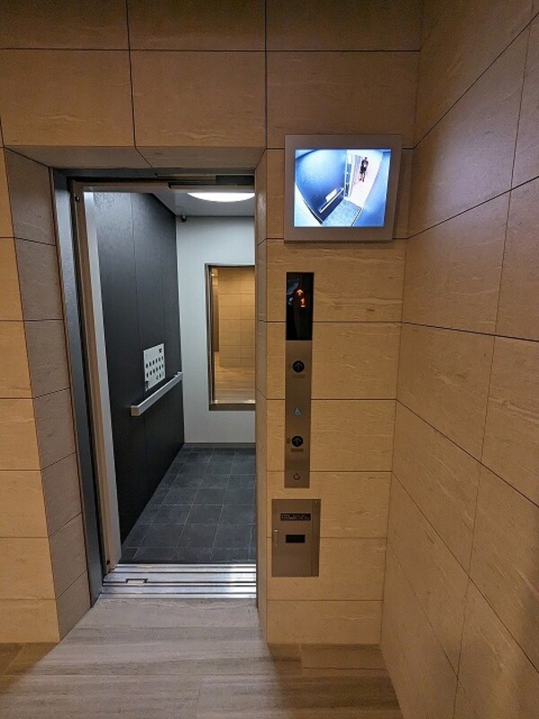 建物設備(防犯モニター付セキュリティエレベーター)