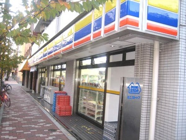 周辺環境(ミニストップ入谷２丁目店 85m)