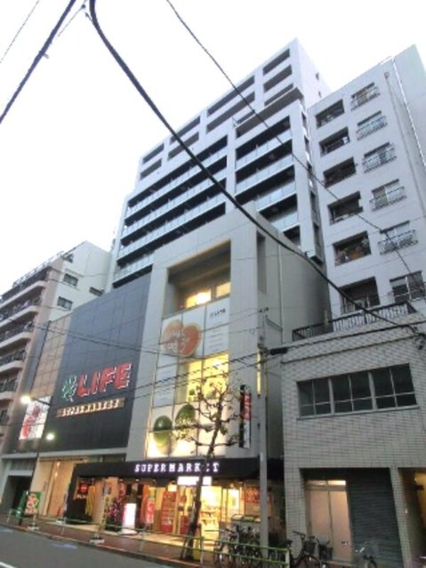 外観(レジディア新御徒町Ⅱの外観です、１階がスーパー)