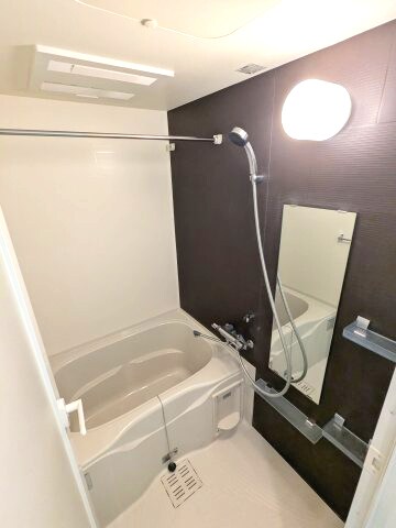 物件内観写真6　(レジディア新御徒町Ⅱのバスルームです、浴室換気乾燥機付です)