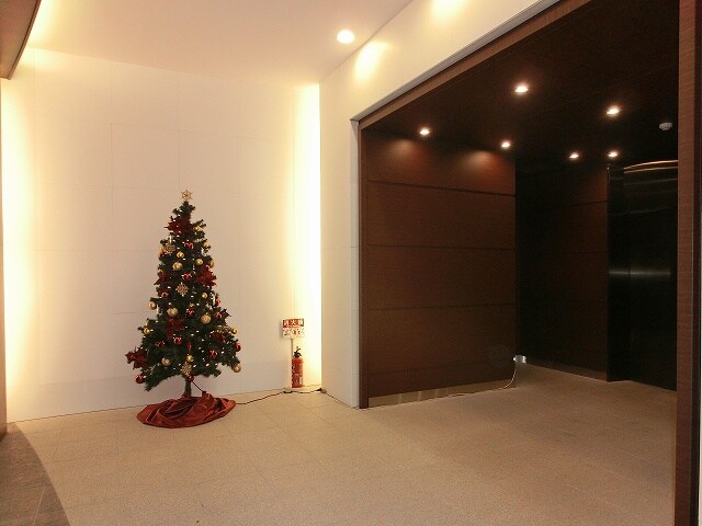 物件外観写真3　(レジディア新御徒町Ⅱの分譲仕様のロビーです)