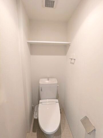 物件内観写真8　(レジディア新御徒町Ⅱの温水洗浄便座です)