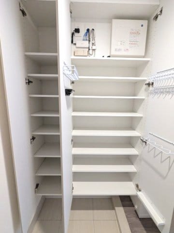 物件内観写真12　(傘ストック付で収納豊富なトールタイプのシューズBOXです)