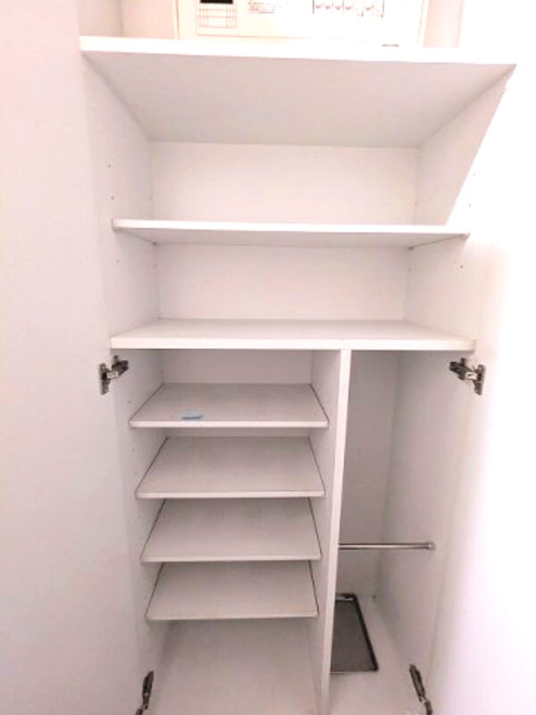 建物設備(傘入れ付収納豊富なトールタイプのシューズBOXです)