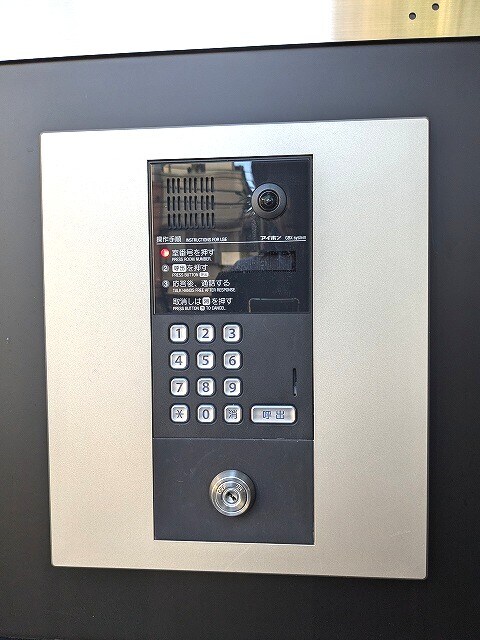 物件外観写真2　(モニター付オートロックセキュリティです)