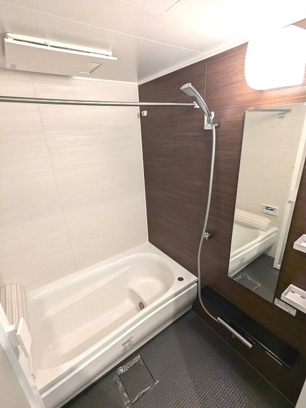 浴室(半身浴できる大型のバスタブです)