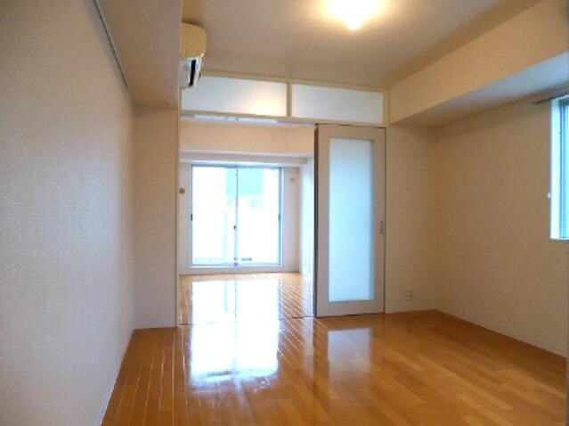 物件内観写真4　(パークアクシス秋葉原の南向き角部屋明るい室内です)