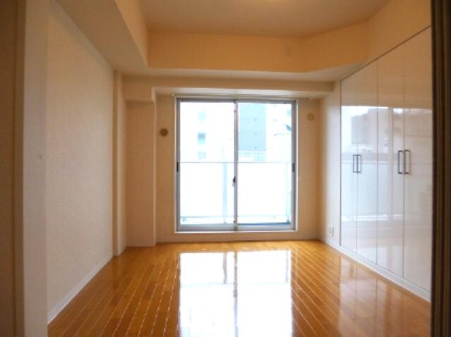 物件内観写真8　(パークアクシス秋葉原のベッド家具配置しやすい洋室です)