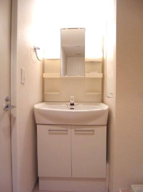 物件内観写真10　(パークアクシス秋葉原の身支度しやすい独立洗面台です)