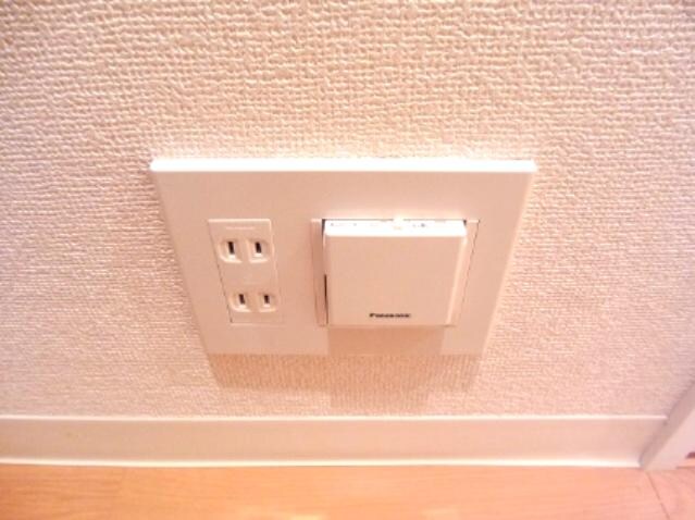 物件内観写真17　(パークアクシス秋葉原の取り外し可能な非常灯付きです)