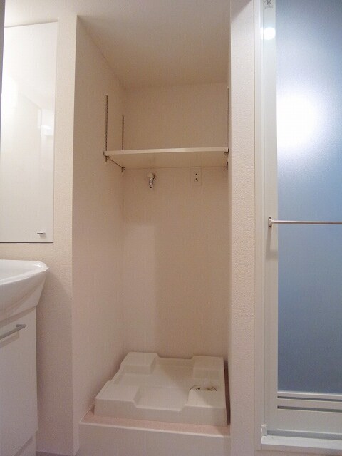 物件内観写真19　(パークアクシス秋葉原の洗面室に洗濯機置場便利です)