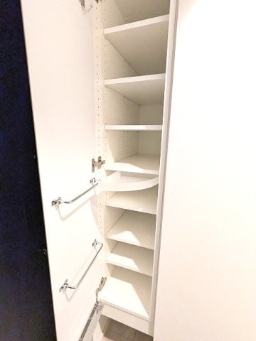 物件内観写真13　(収納豊富なトールタイプのシューズBOX、傘ストック付です)