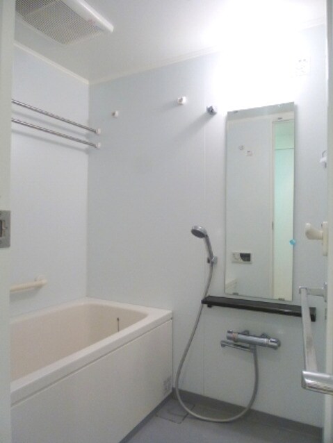 物件内観写真6　(パークアクシス仲御徒町のバスルームです、追焚、浴室換気乾燥機)
