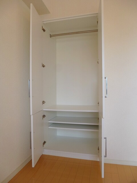 物件内観写真20　(パークアクシス仲御徒町の４帖洋室のクローゼットです)