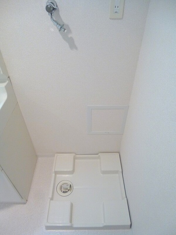 建物設備(排水口掃除しやすい足高の防水パンです)