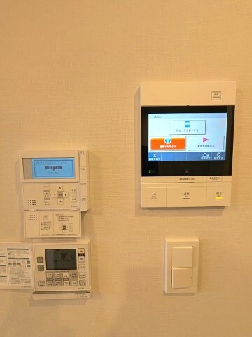 物件内観写真14　(多機能なハンズフリーインターホンセキュリティ、リビングの床暖)