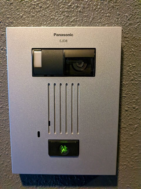 物件内観写真12　(玄関にもＴＶモニター付きインターホンです)