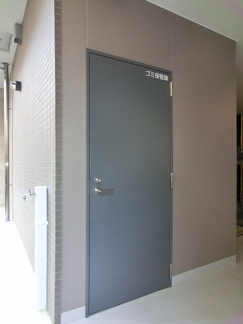 物件内観写真13　(２４時間利用可能なごみ置場です)