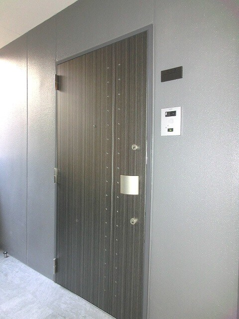 物件内観写真25　(玄関ダブルロックセキュリティ)