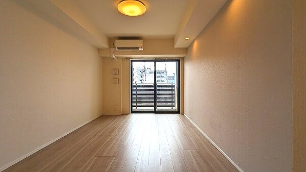 居室(9.3帖の洋室)