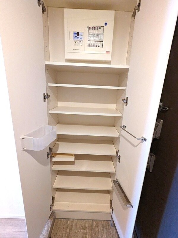 玄関(傘フック付き収納豊富なトールタイプのシューズＢＯＸ)