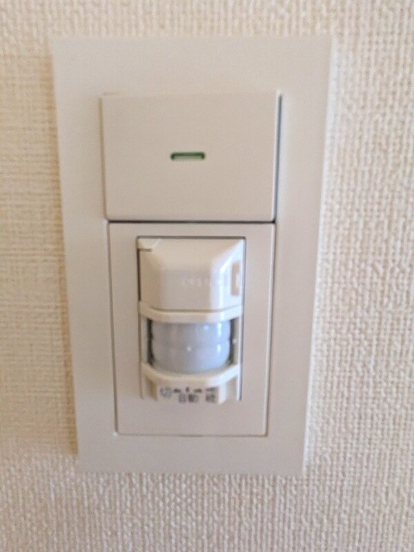 建物設備(人感センサー付き玄関ライト)