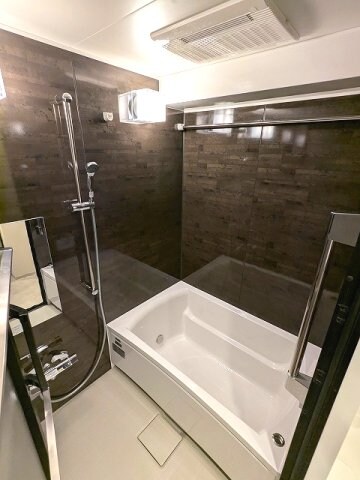 物件内観写真6　(追焚オートバス、浴室換気乾燥機)