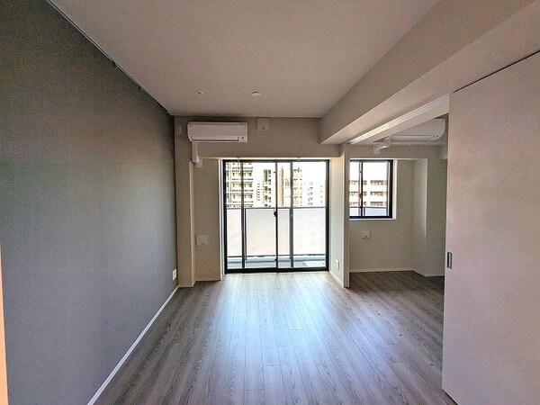 内装他(インターネット無料、ペット可、エアコン3台付、カウンターキッ)