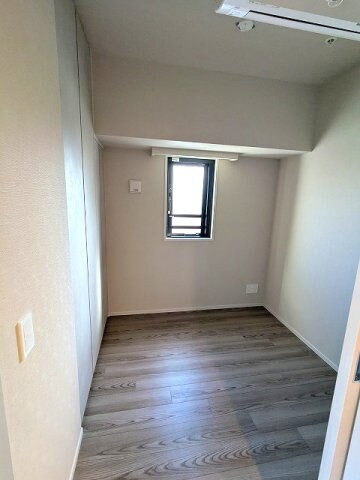 物件内観写真9　(3.1帖洋室、エアコン・クローゼット)