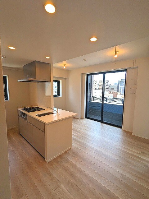 物件内観写真3　(エアコン2台付きです)