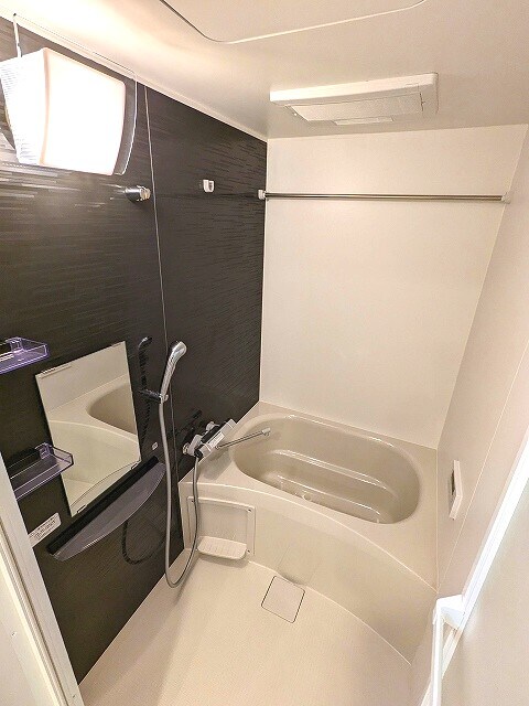 物件内観写真5　(浴室換気乾燥機付き)