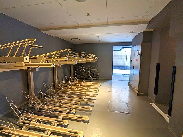 物件内観写真23　(自転車置場は屋内です)