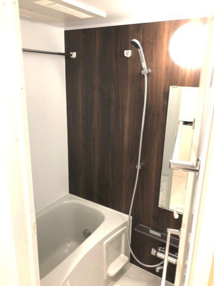 物件内観写真6　(追焚オートバス、浴室換気乾燥機付き)