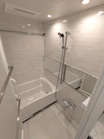 物件内観写真6　(追焚オートバス、浴室換気乾燥機)