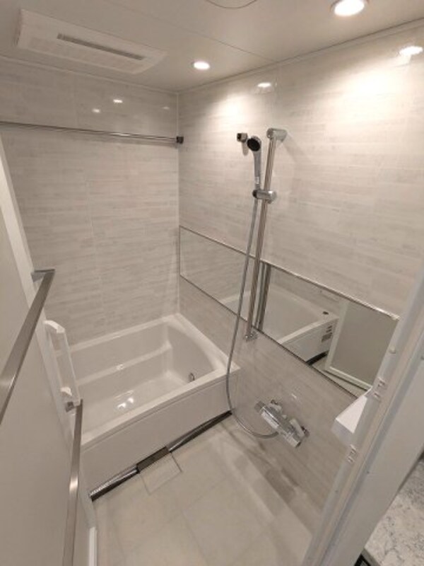 浴室(追焚オートバス、浴室換気乾燥機)