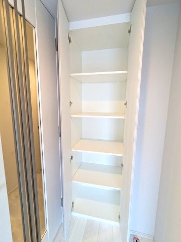 建物設備(リビングの収納です)